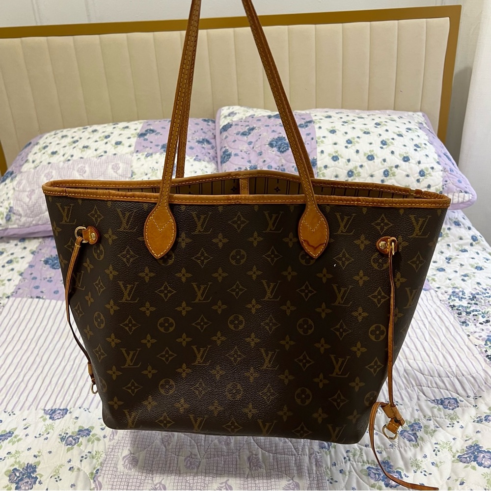 Louis Vuitton Neverfull MM Monogram Tote